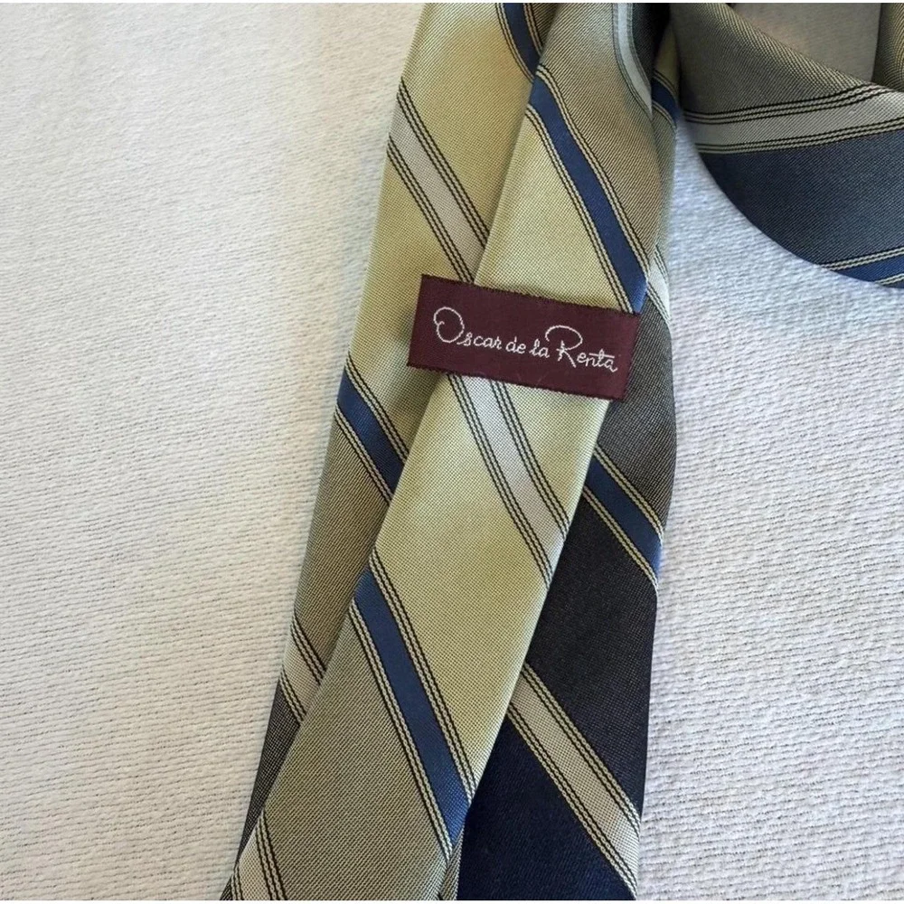 Vintage Oscar De La Renta Mens Silk Blend Tie Navy Blue Gold Diagonal‎ Stripe